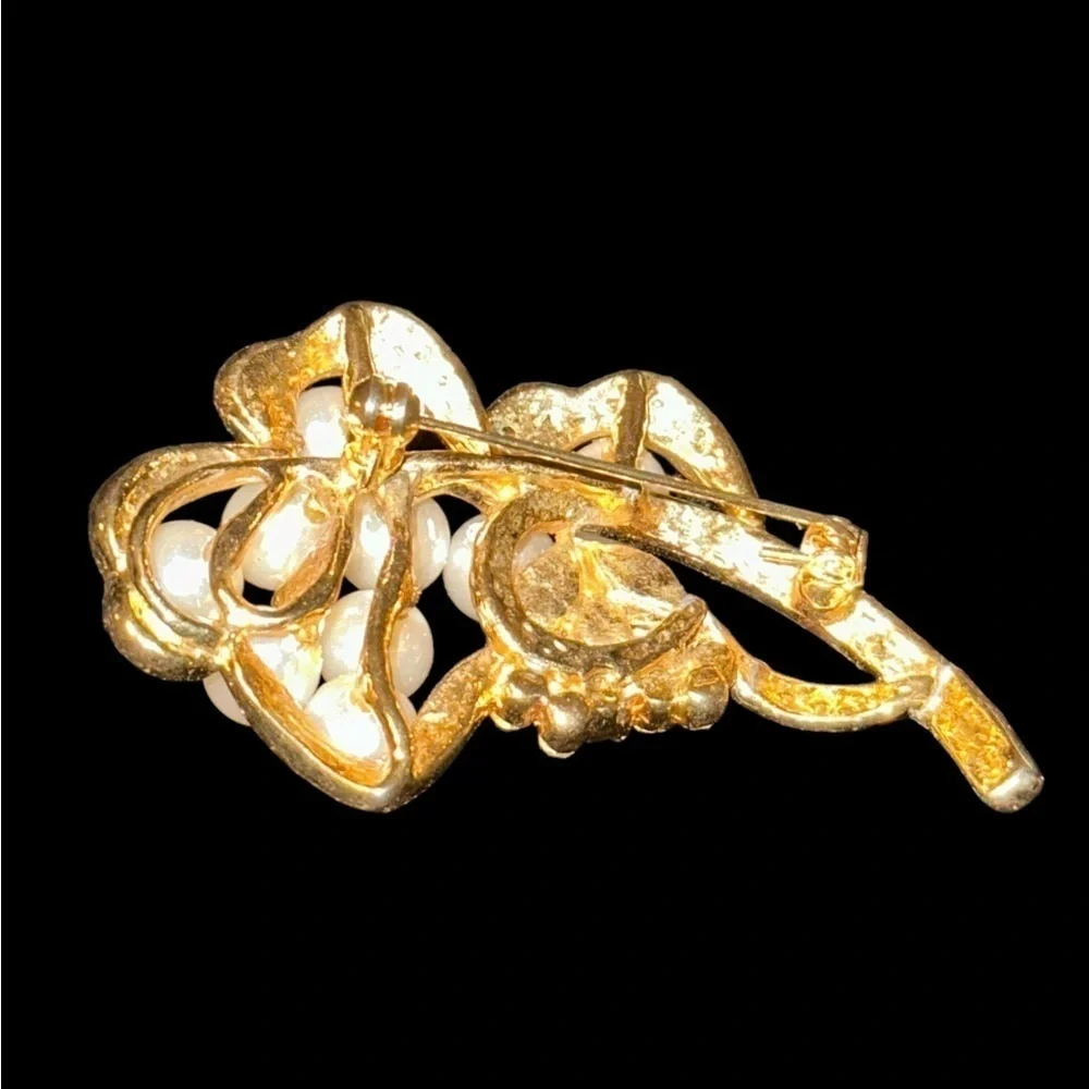 Vintage Stunning Gold-Tone Faux Pearl and Rhinestone Brooch